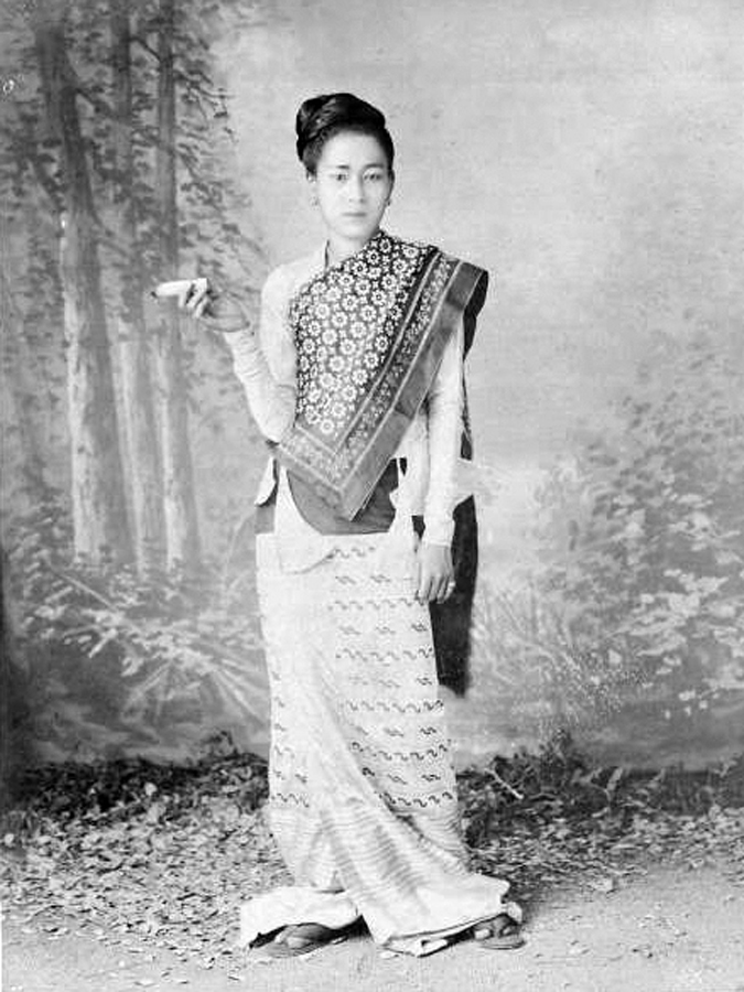 Burman lady in htamein